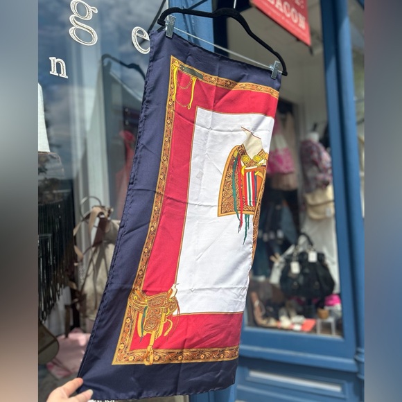 Gucci 1980โs saddle silk scarf in Navy/Red/white *vintage ๐ - Picture 3 of 9